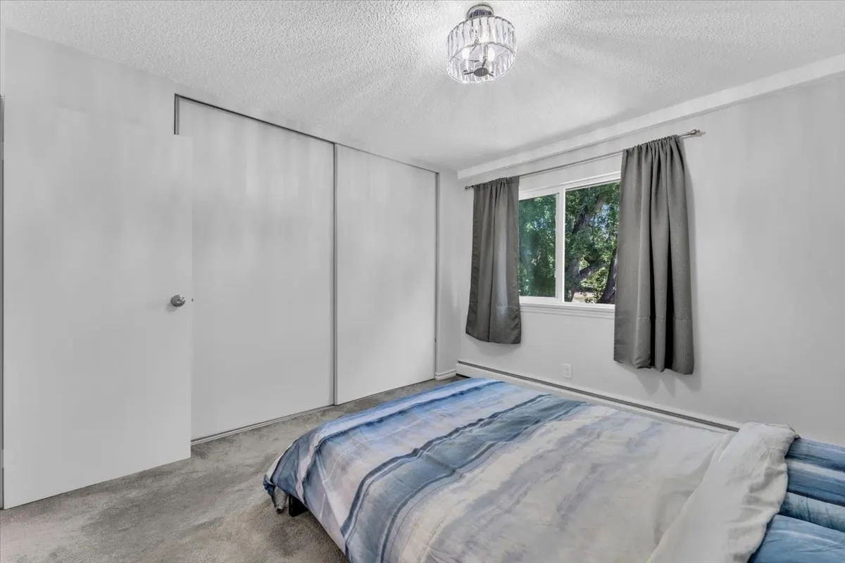 208 7220 Lindsay Road