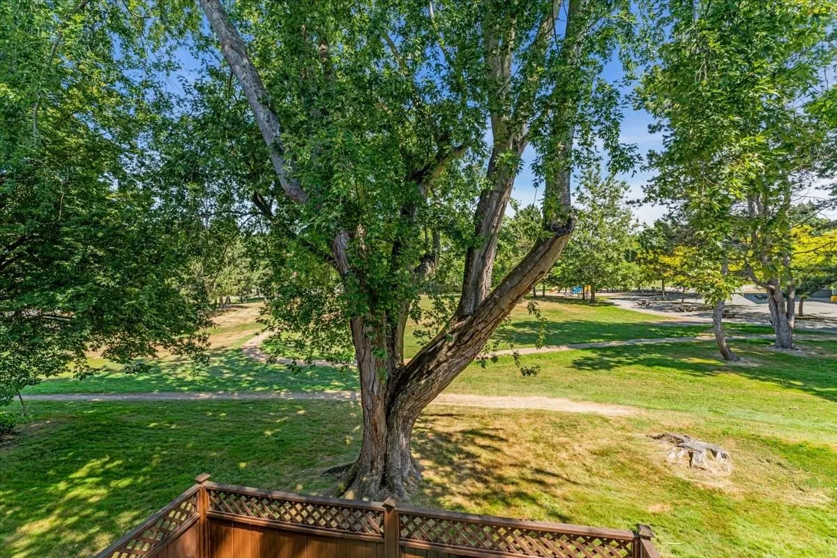 208 7220 Lindsay Road