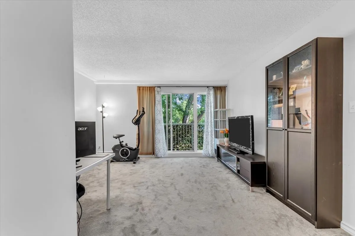 208 7220 Lindsay Road