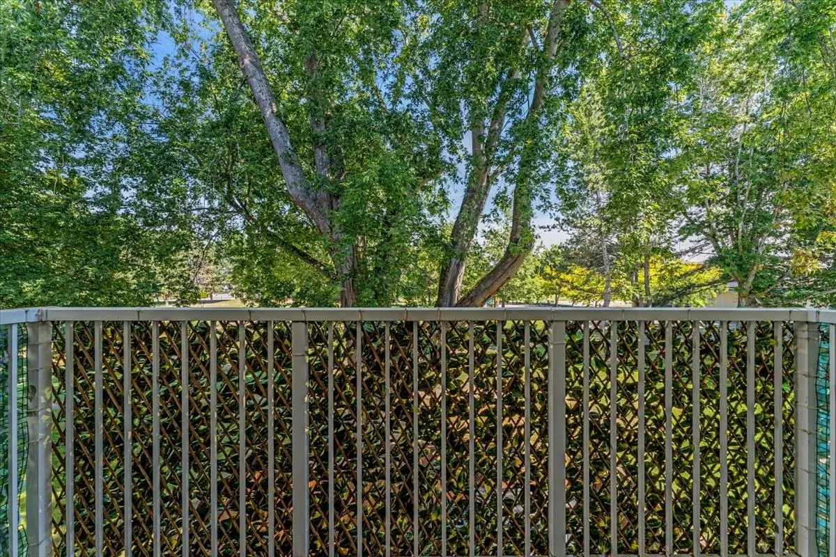 208 7220 Lindsay Road