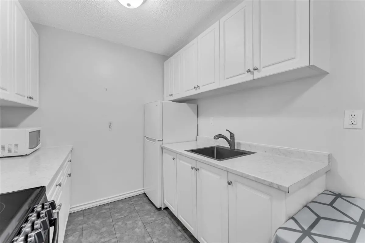 208 7220 Lindsay Road