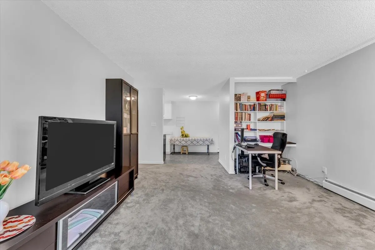 208 7220 Lindsay Road
