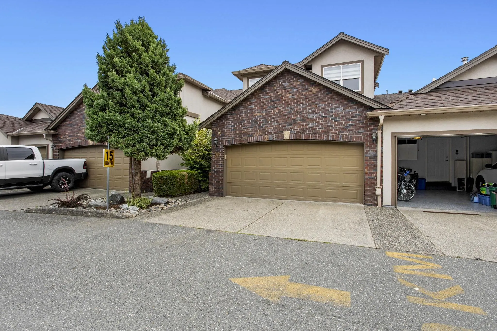 32 2525 Yale Court