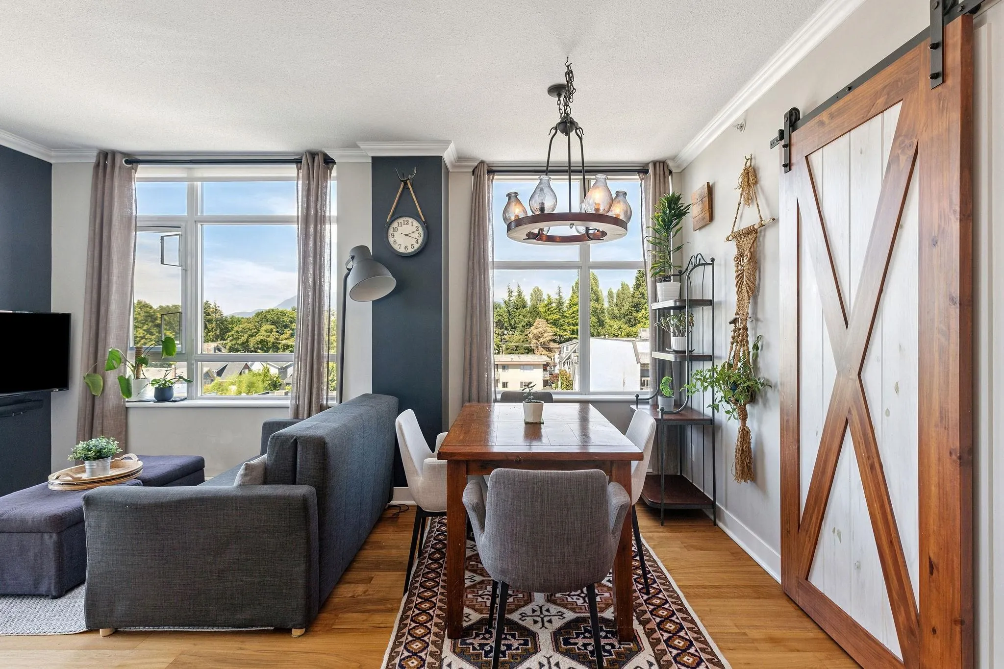 619 2268 W Broadway