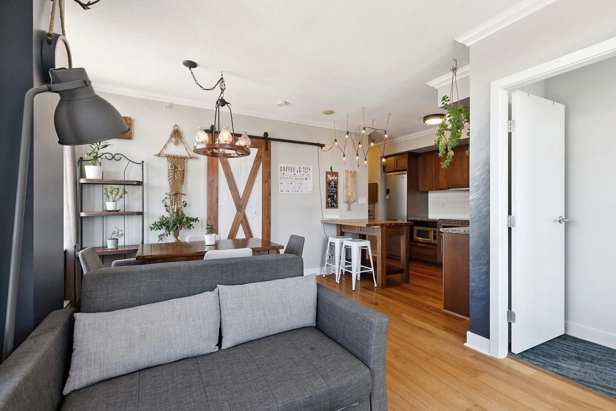619 2268 W Broadway
