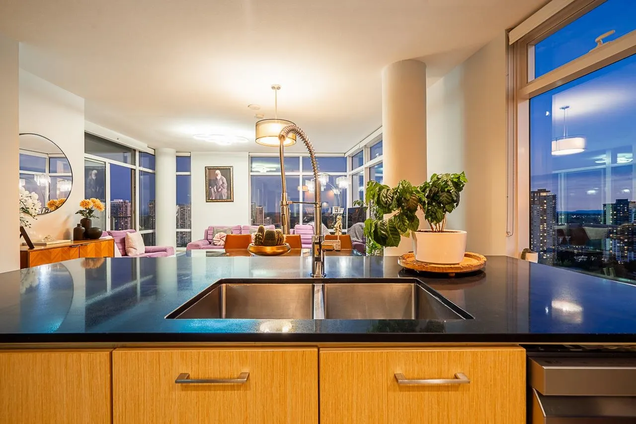 2706 13495 Central Avenue