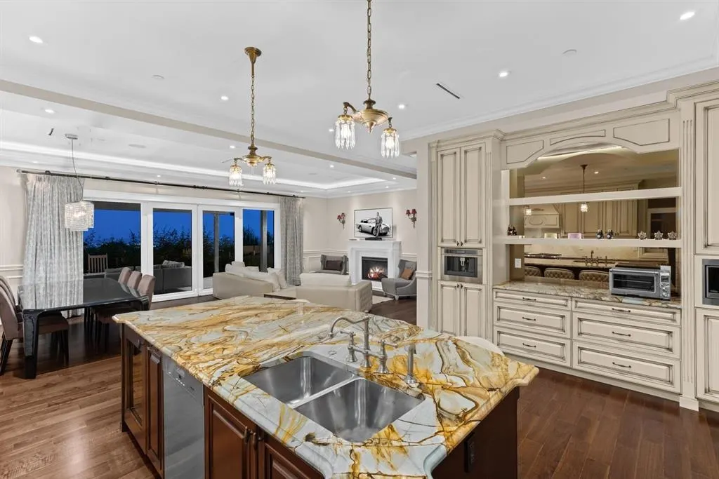 1367 Chartwell Drive