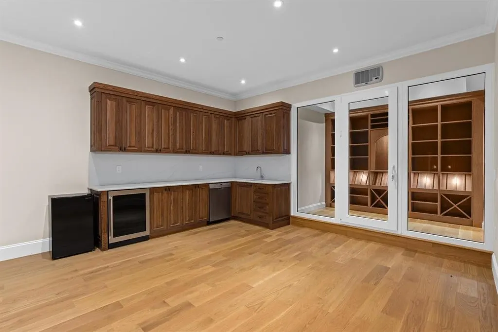 1367 Chartwell Drive