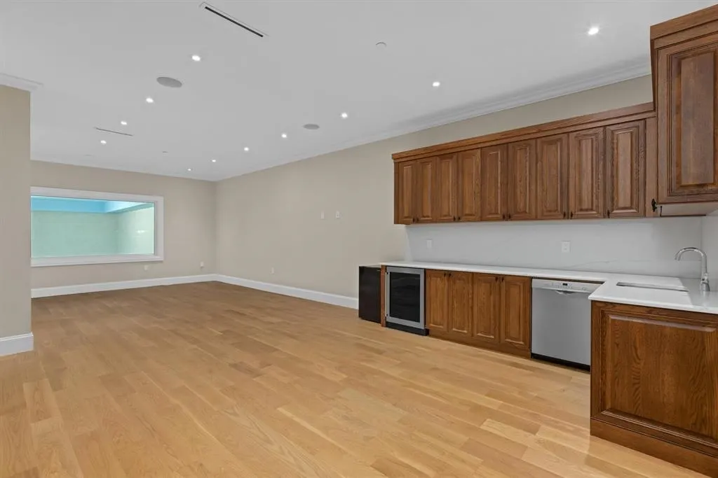 1367 Chartwell Drive