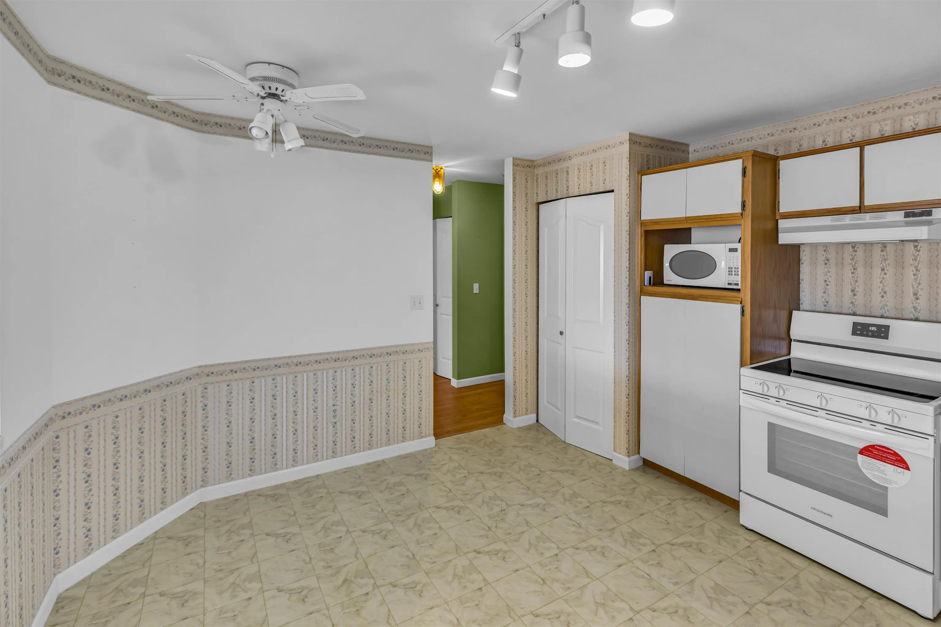 204 45660 Knight Road