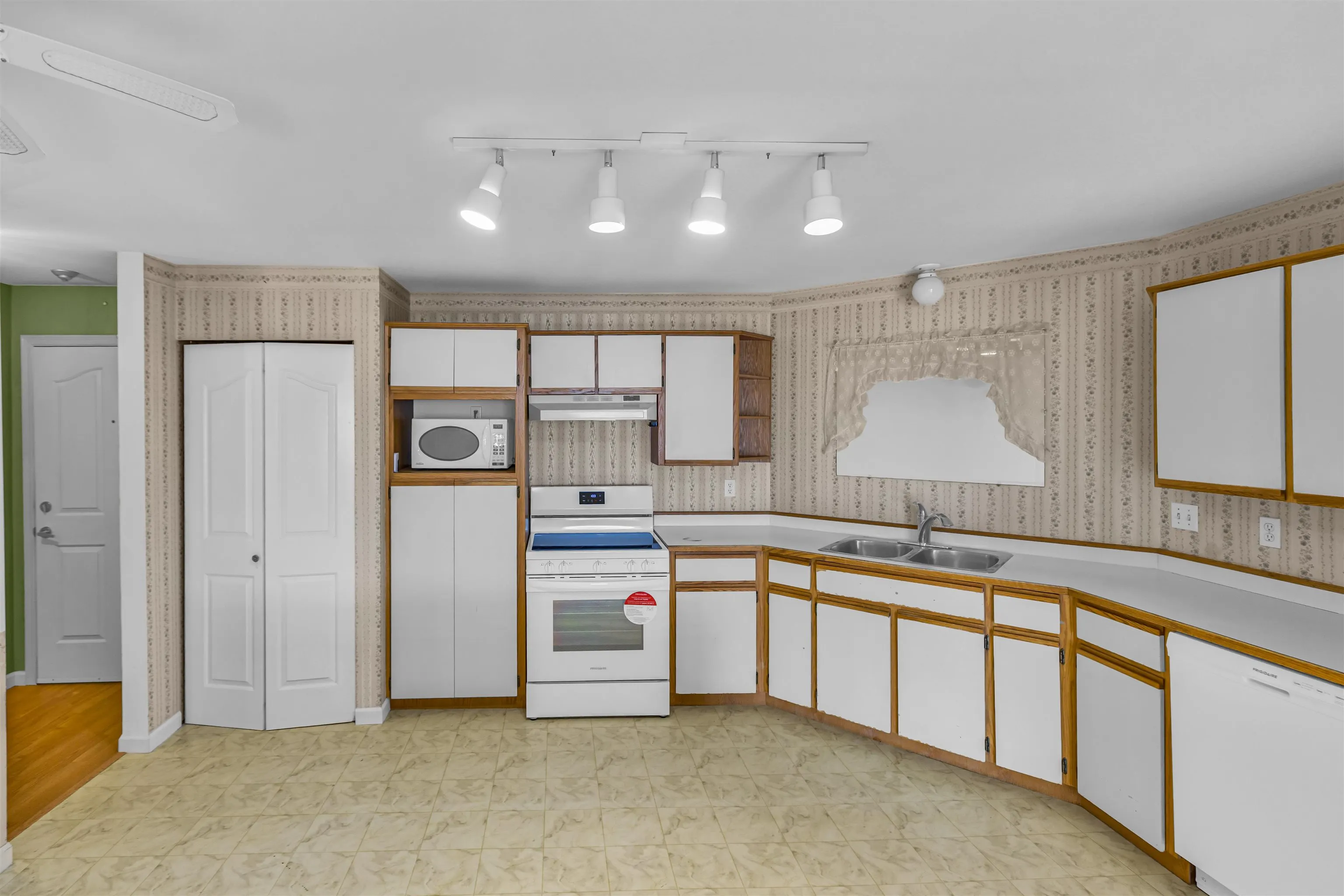 204 45660 Knight Road