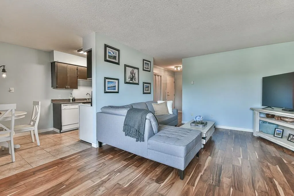 306 2211 Clearbrook Road