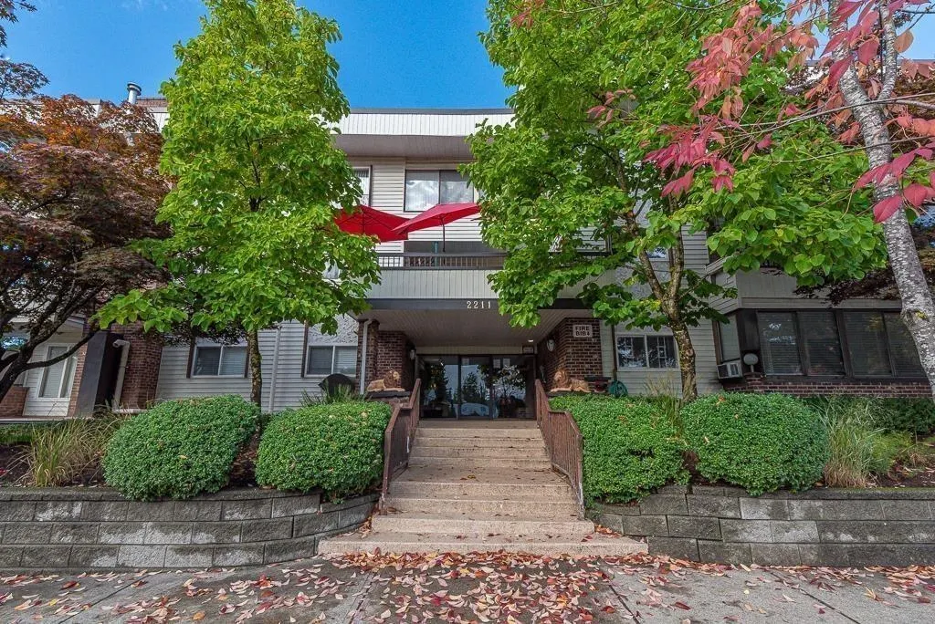 306 2211 Clearbrook Road