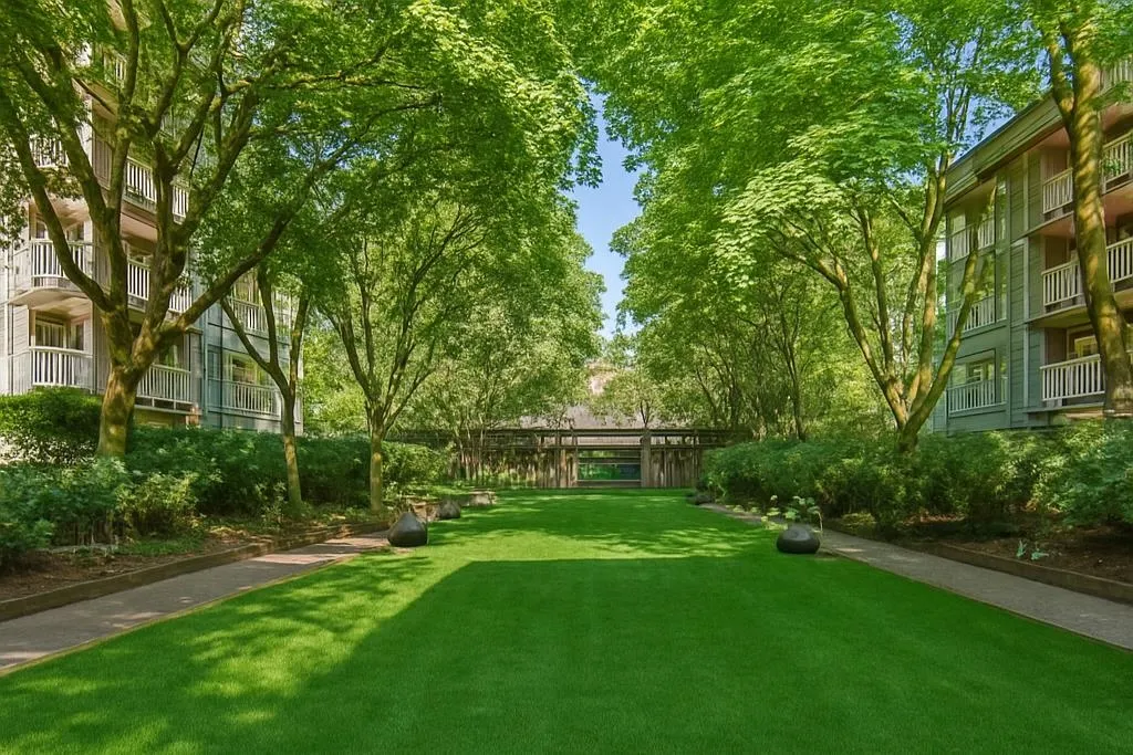 117 801 Klahanie Drive