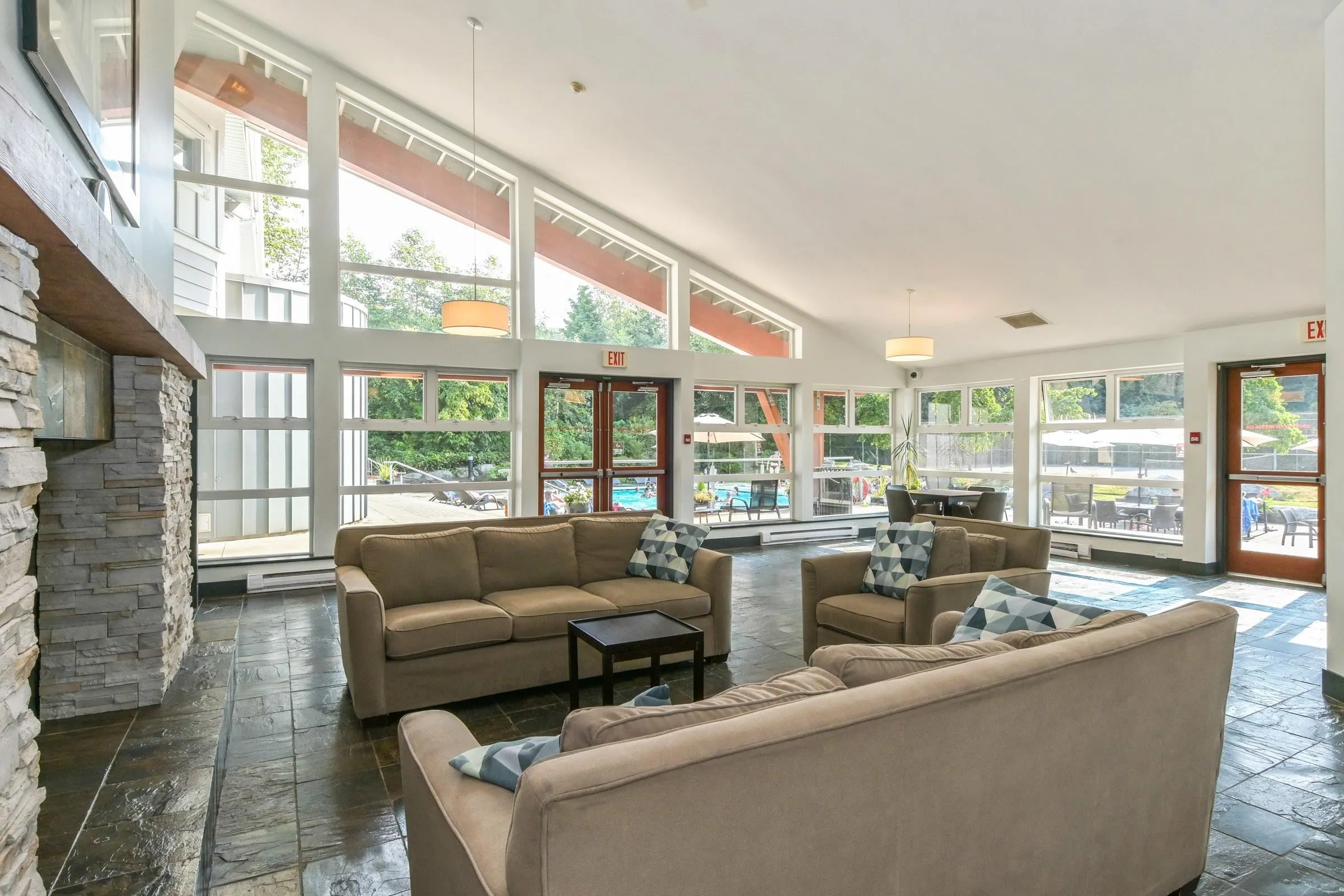 117 801 Klahanie Drive
