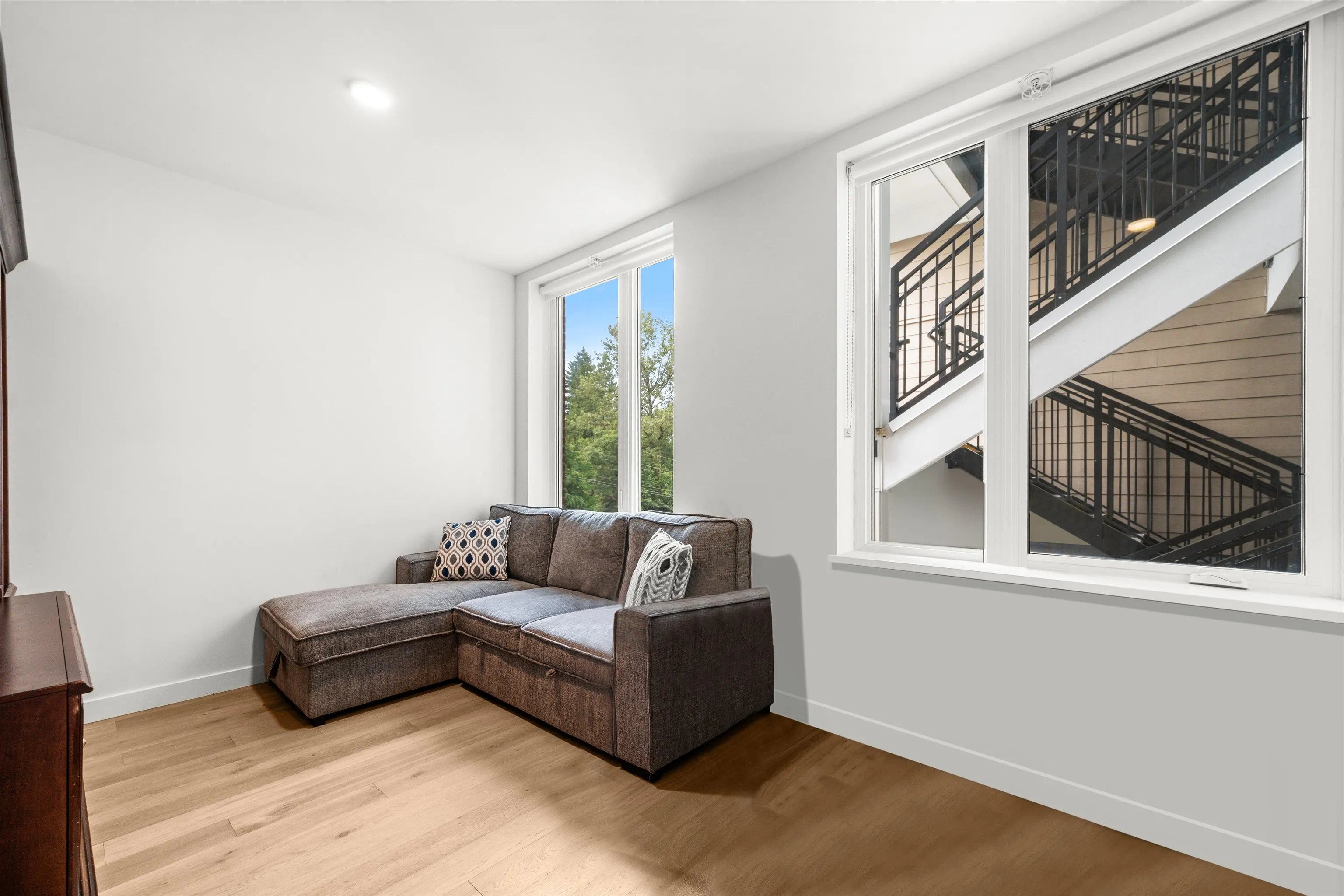 TH5 2137 Chesterfield Avenue