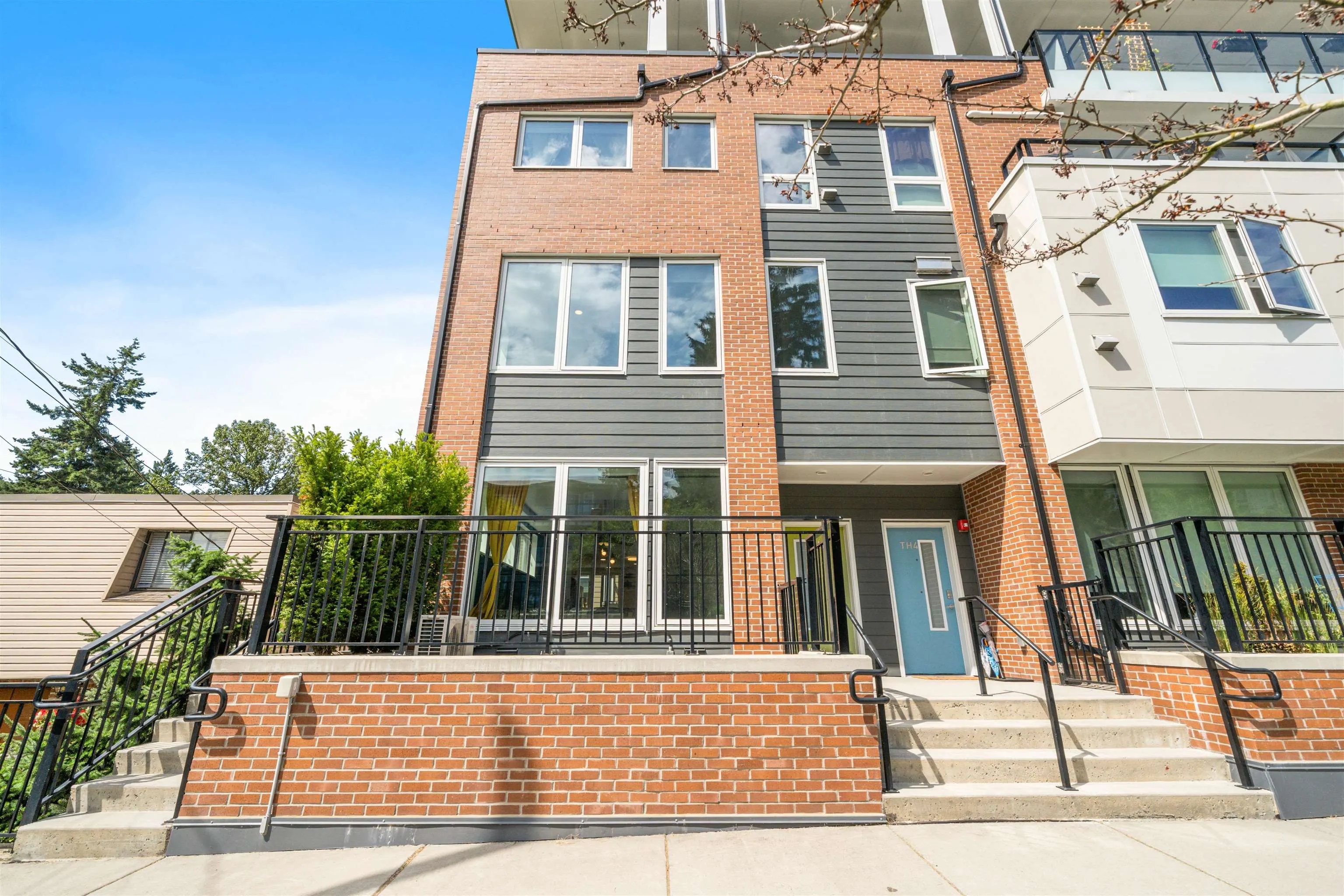 TH5 2137 Chesterfield Avenue
