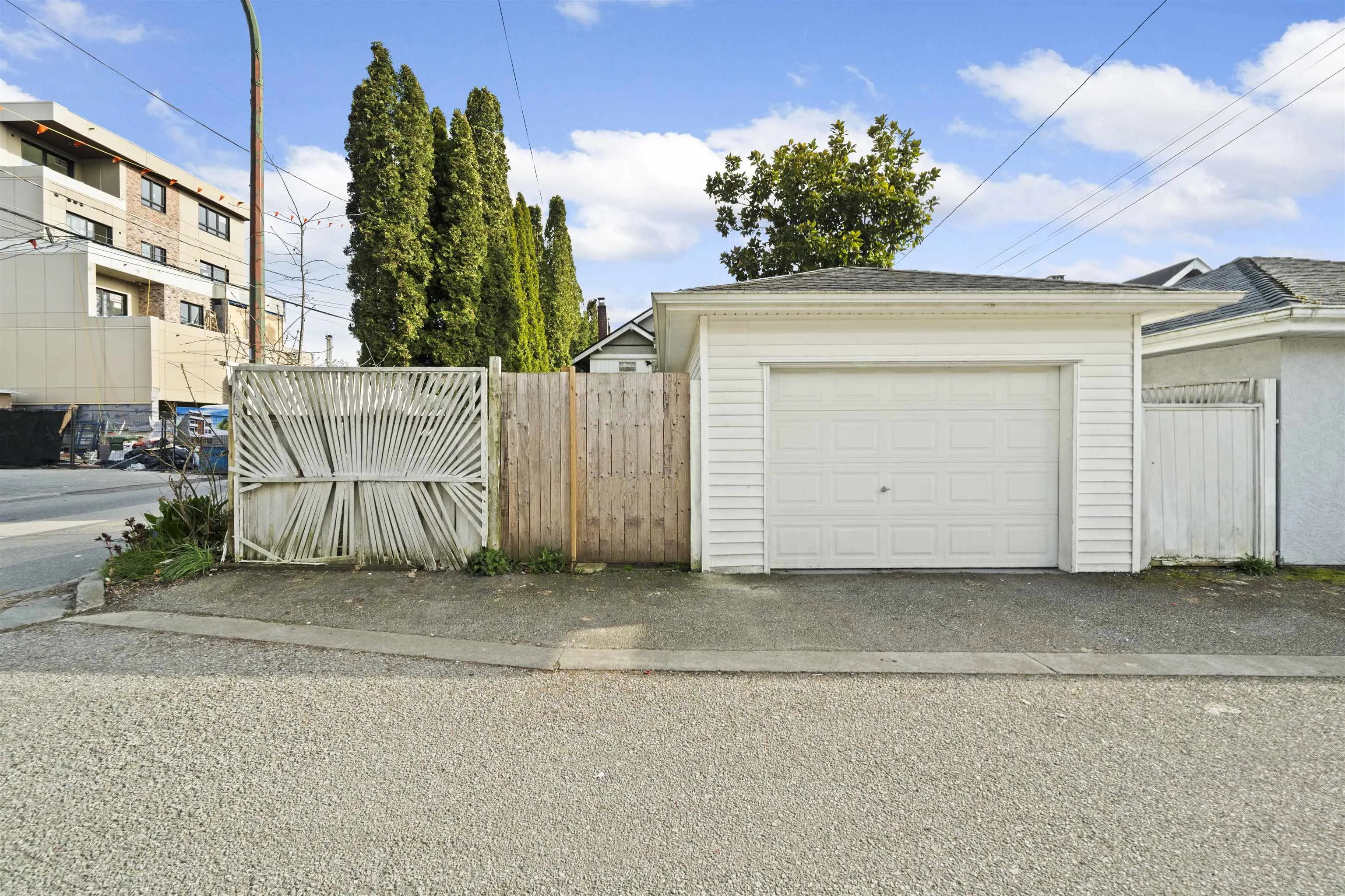 555 W 19th Avenue