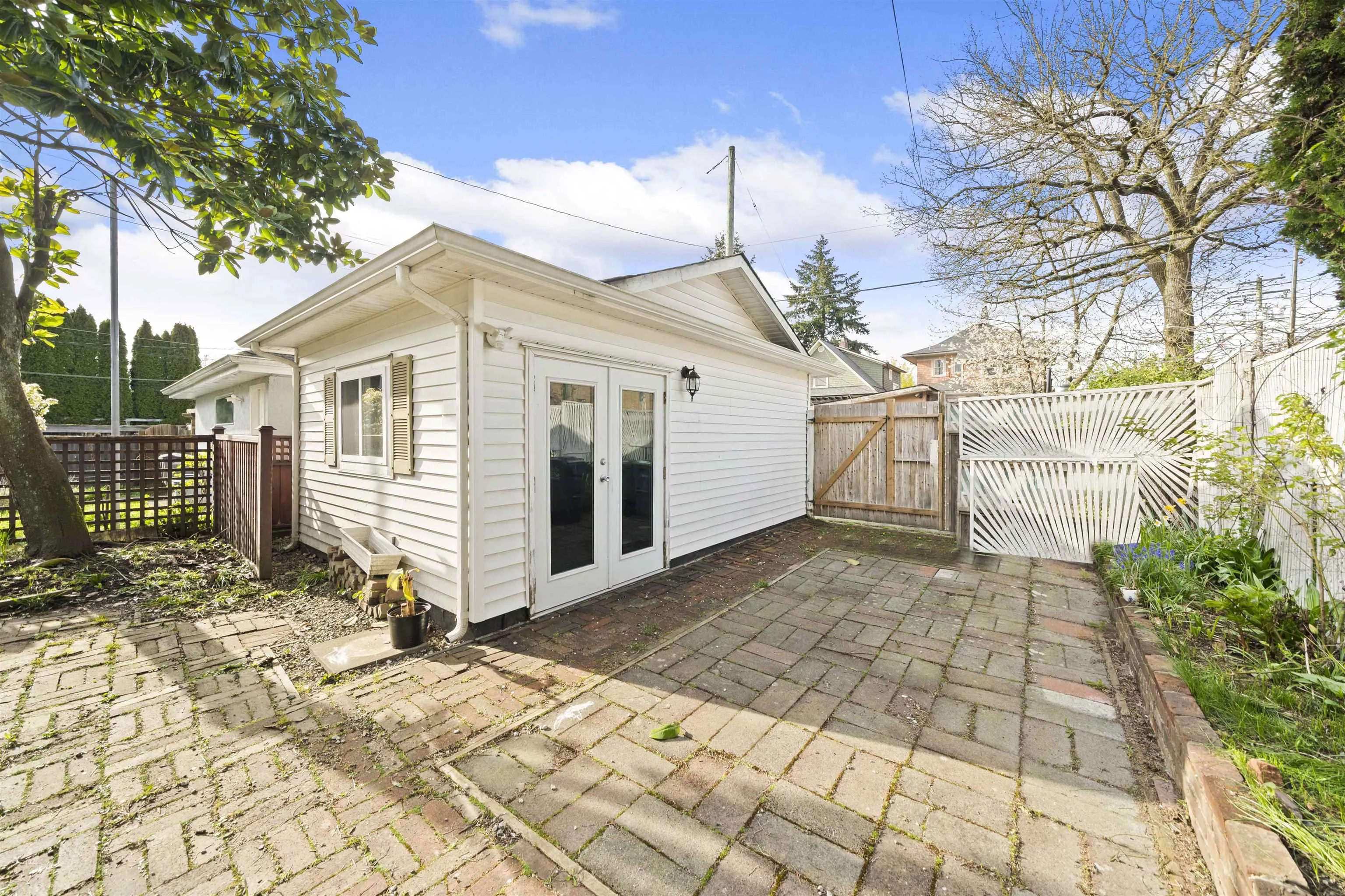 555 W 19th Avenue