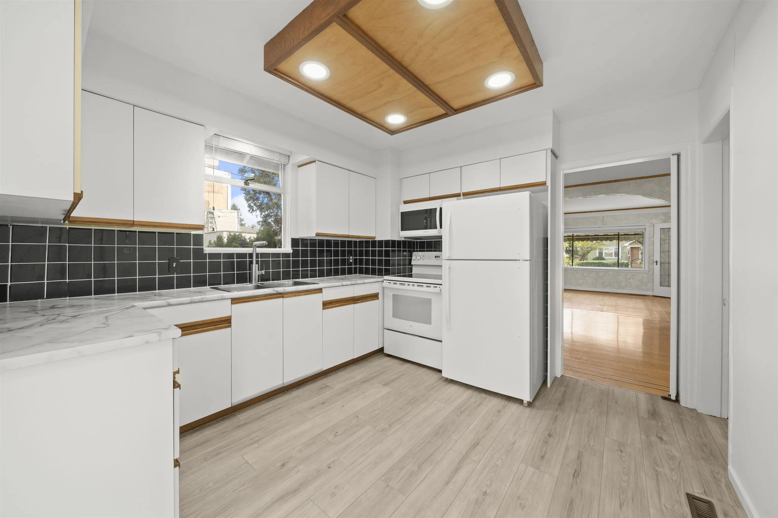555 W 19th Avenue