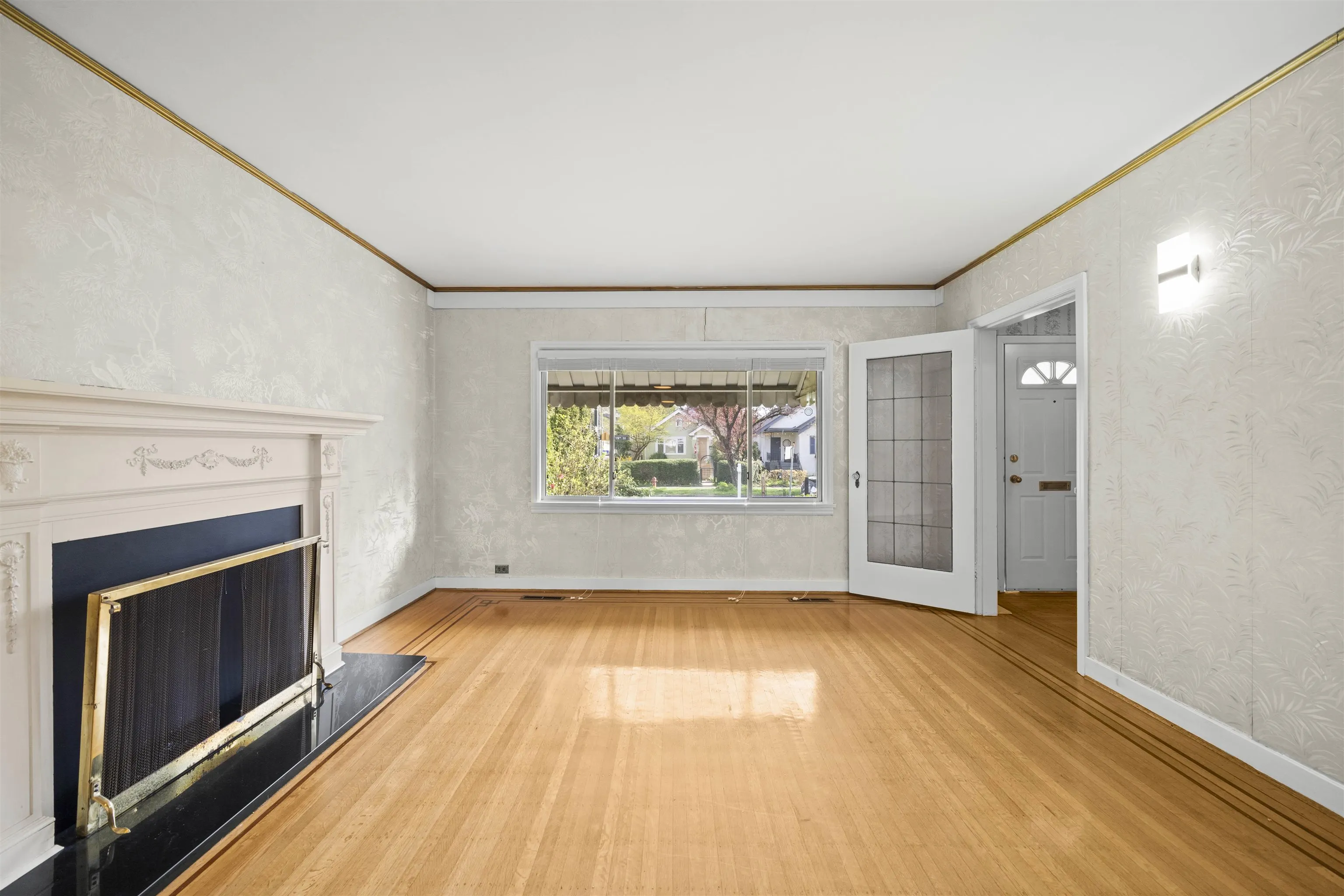 555 W 19th Avenue