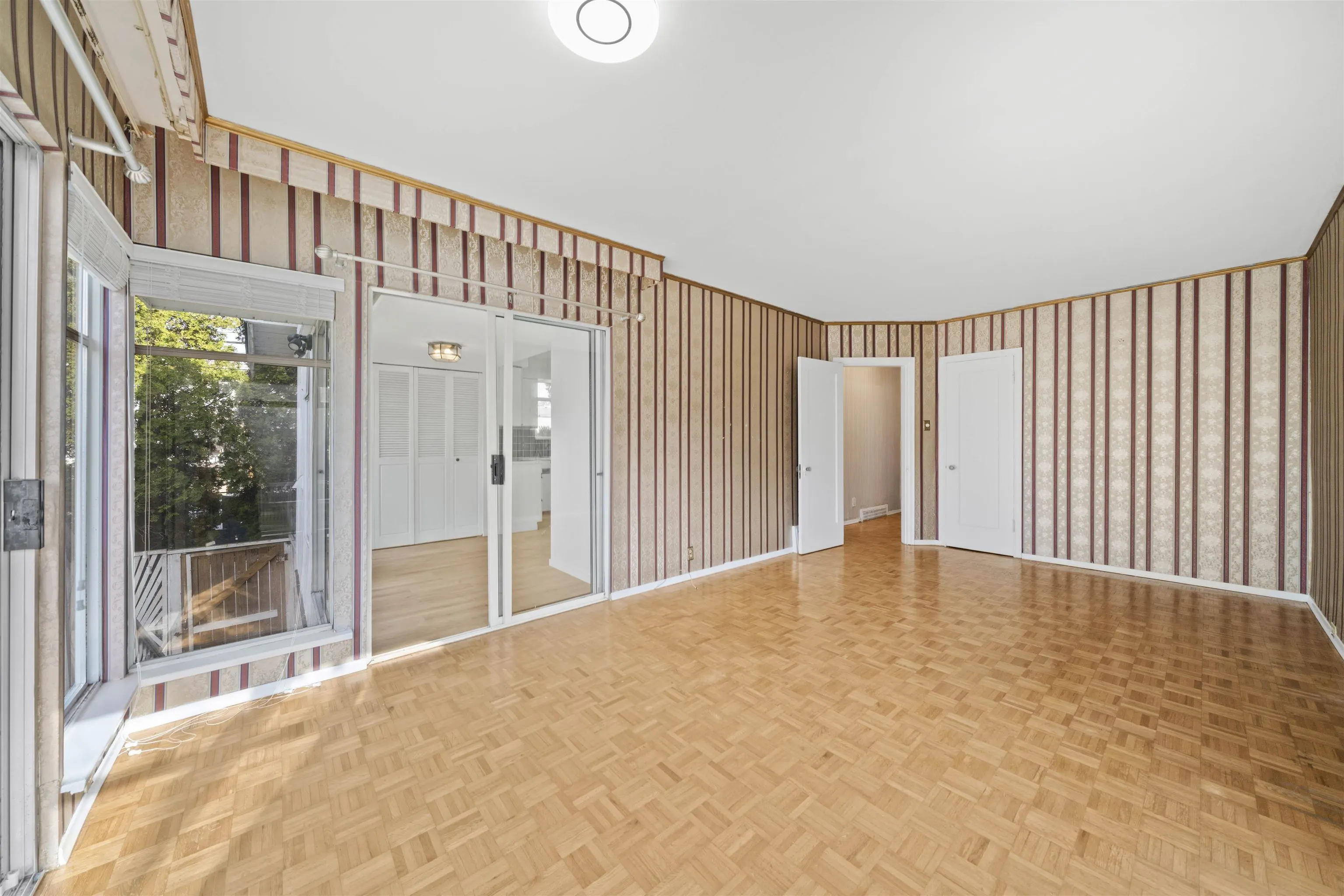 555 W 19th Avenue