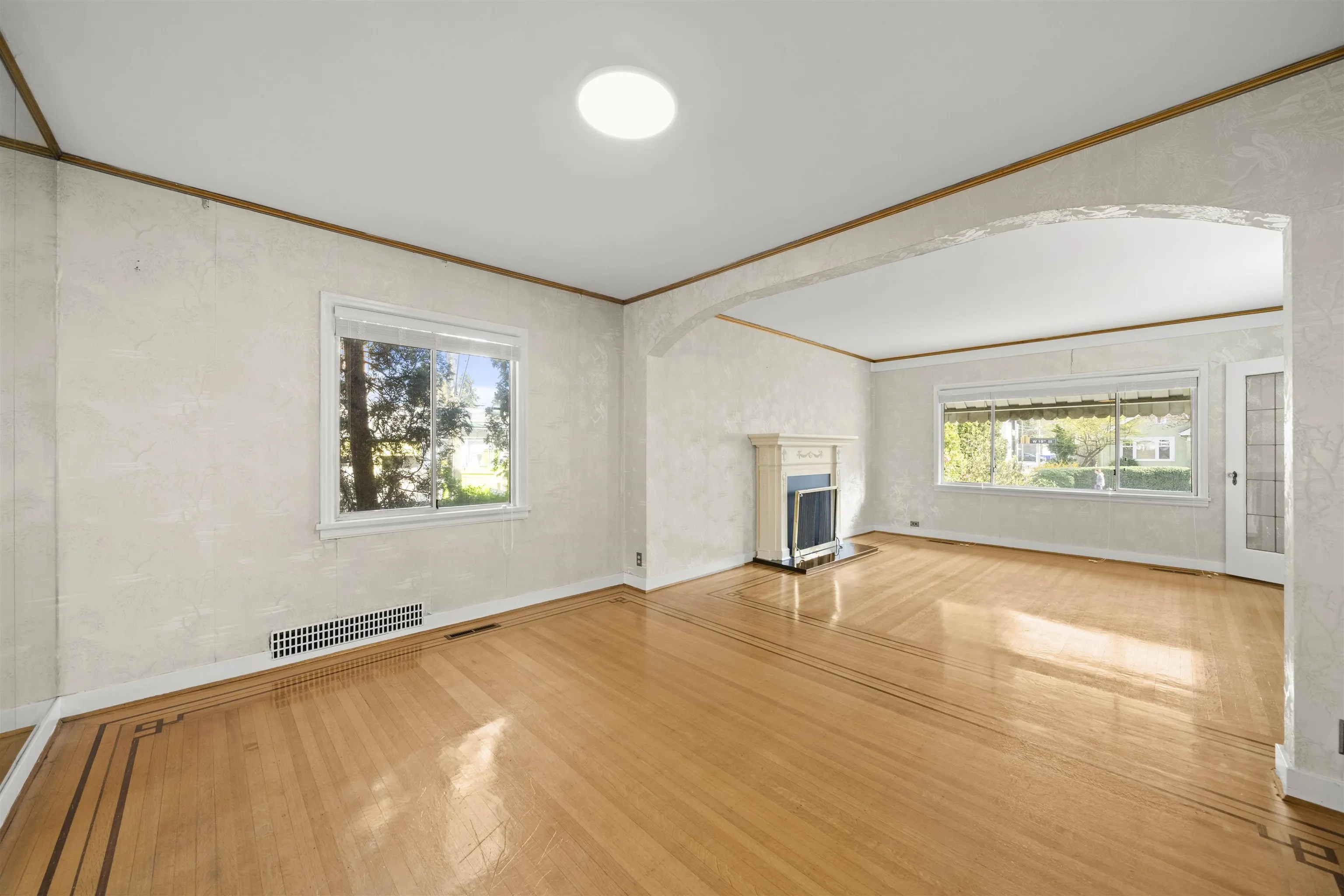 555 W 19th Avenue