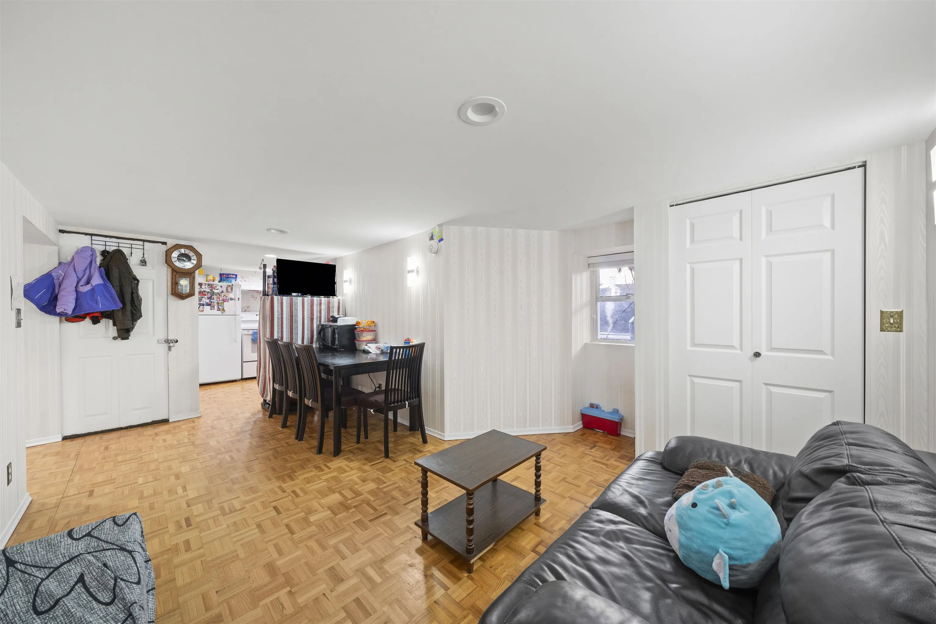 555 W 19th Avenue