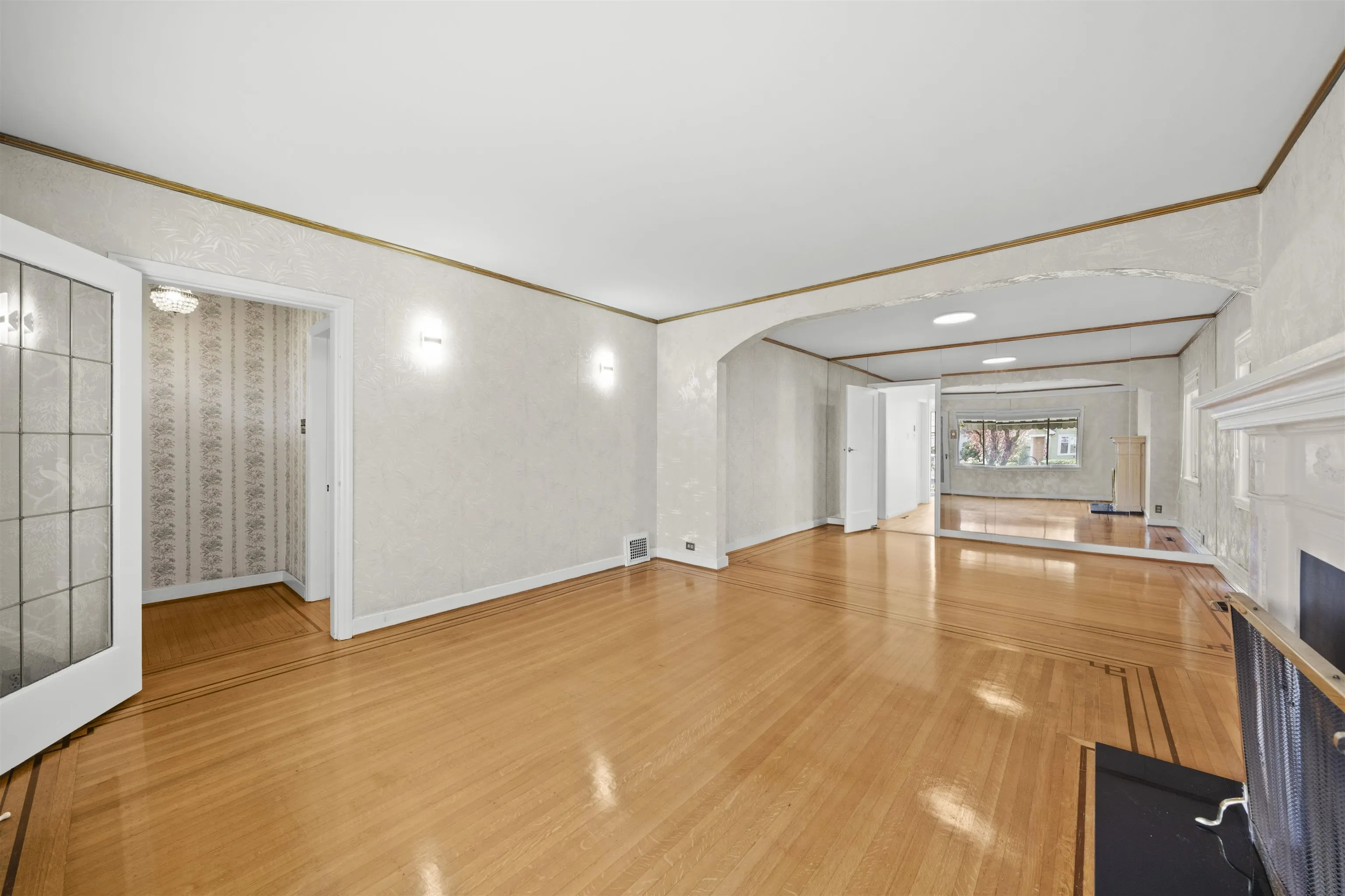 555 W 19th Avenue