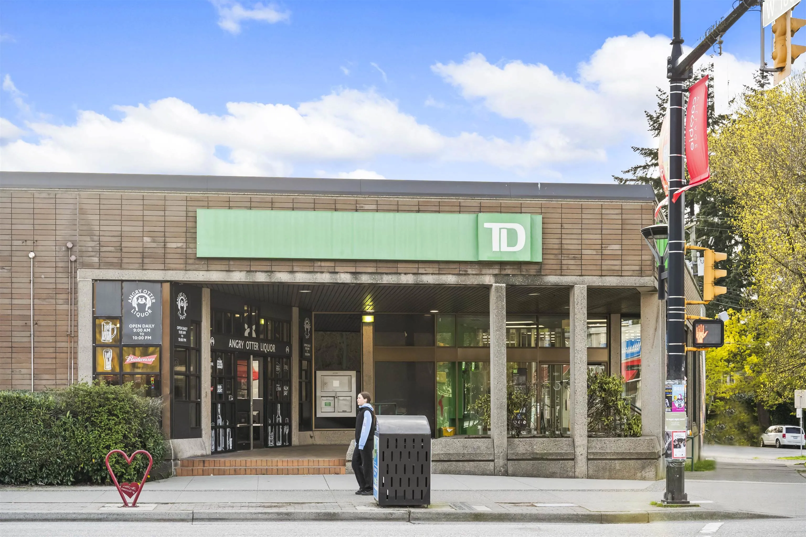 555 W 19th Avenue