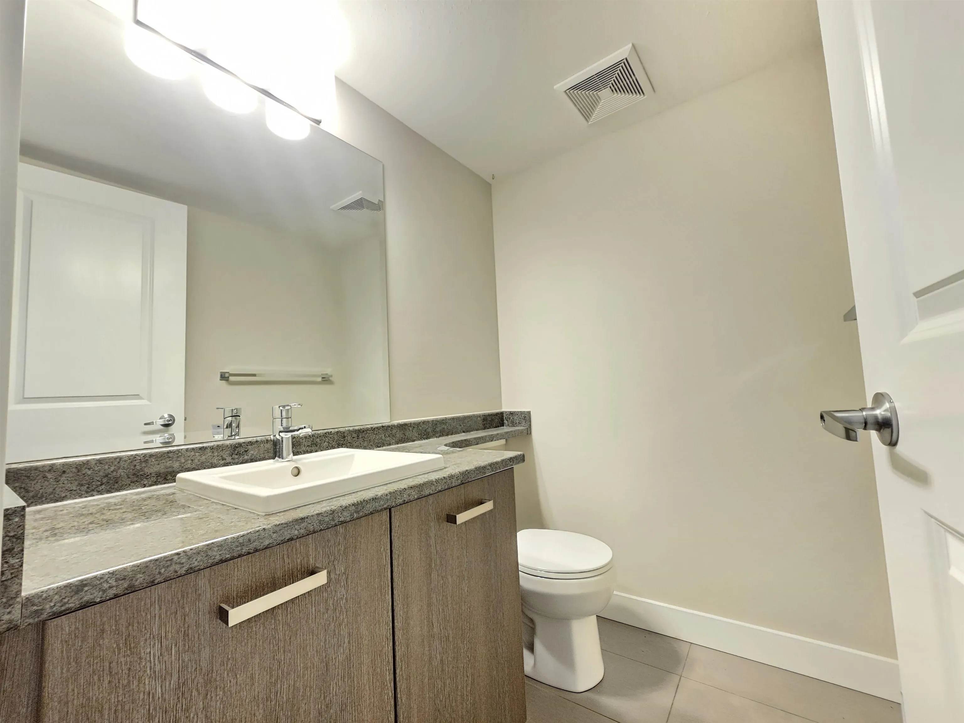 122 5888 144 Street