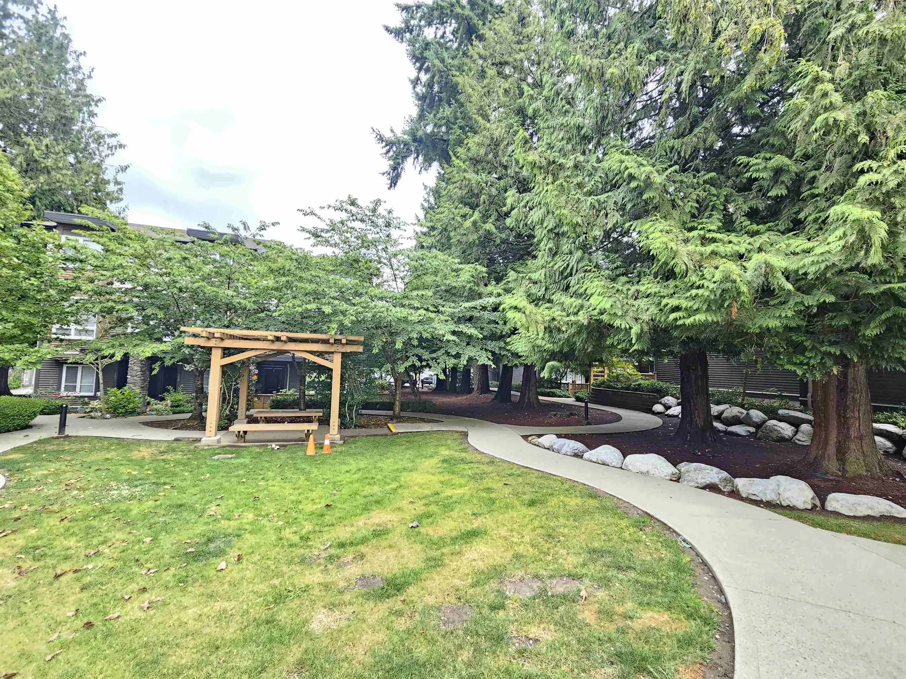 122 5888 144 Street