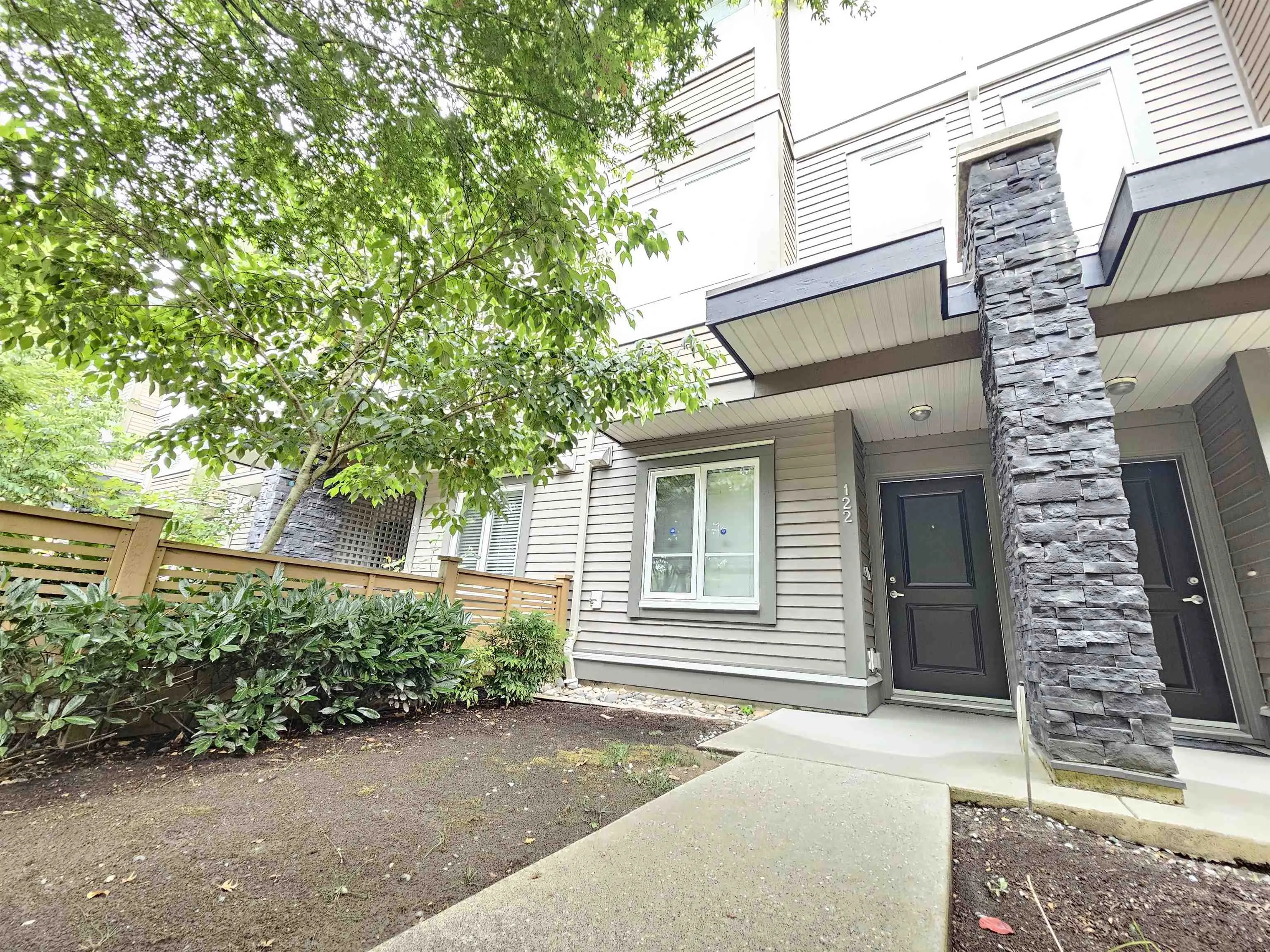 122 5888 144 Street