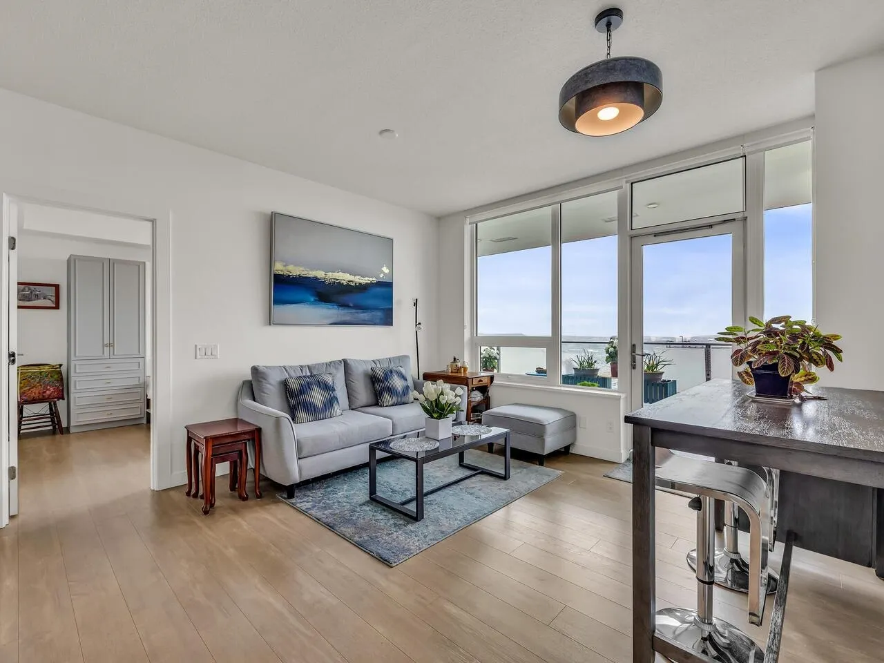 3203 908 Quayside Drive