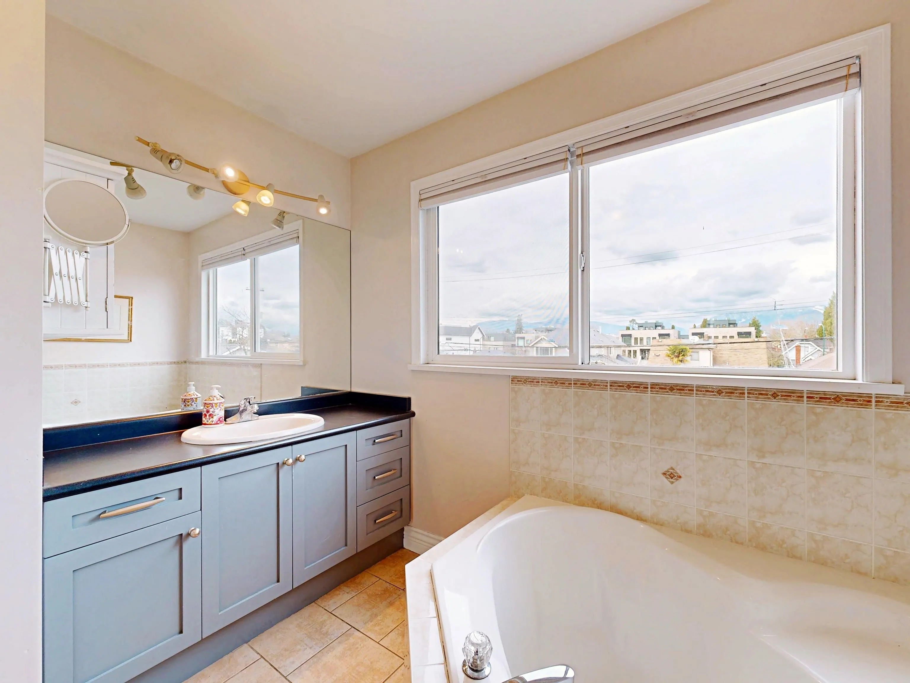 163 W 26th Avenue