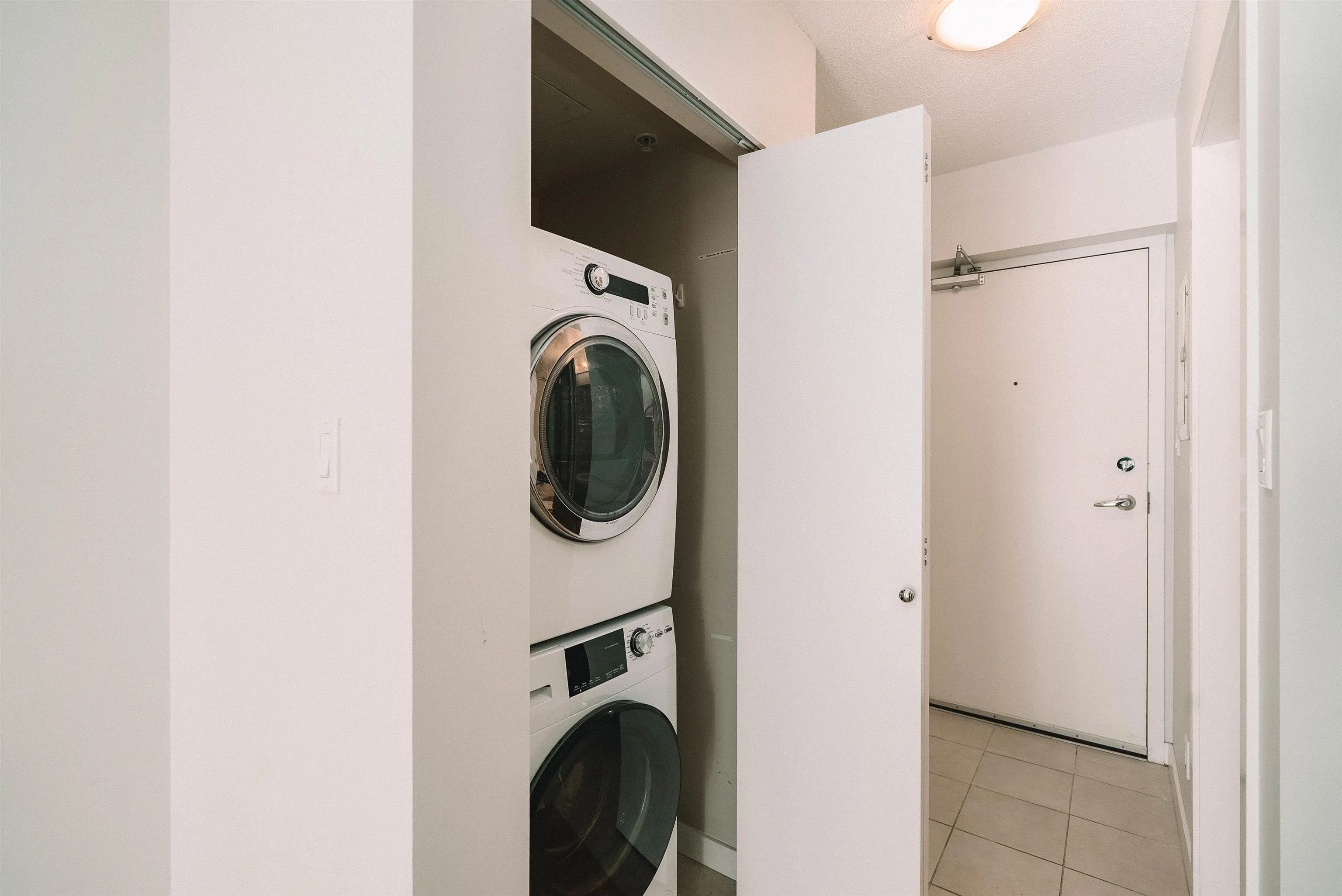 906 1178 Heffley Crescent