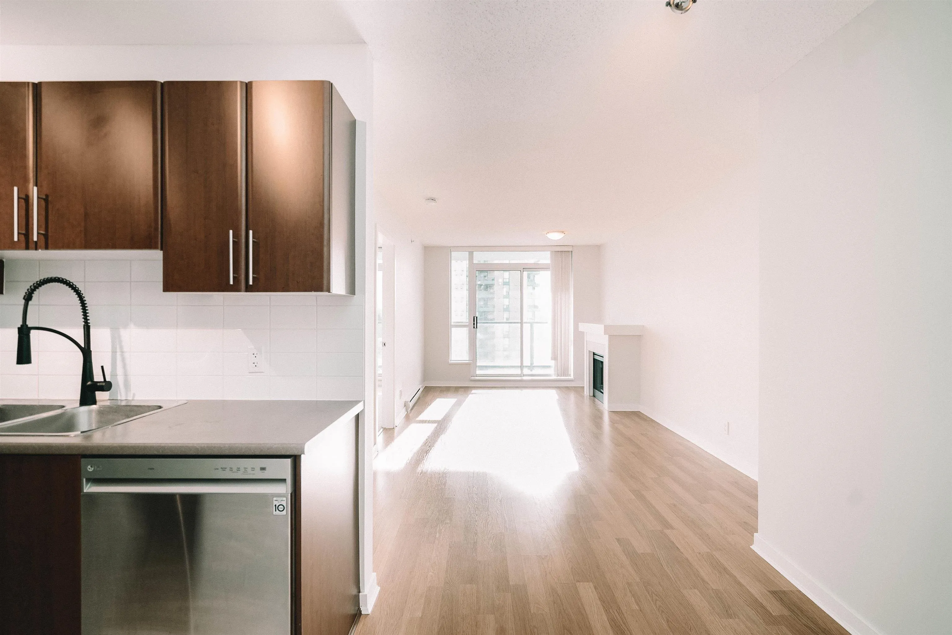 906 1178 Heffley Crescent