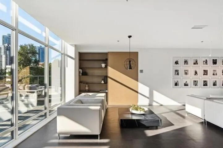 2103 2181 Madison Avenue