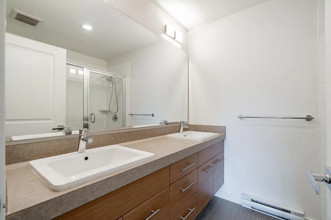 20 15788 104 Avenue