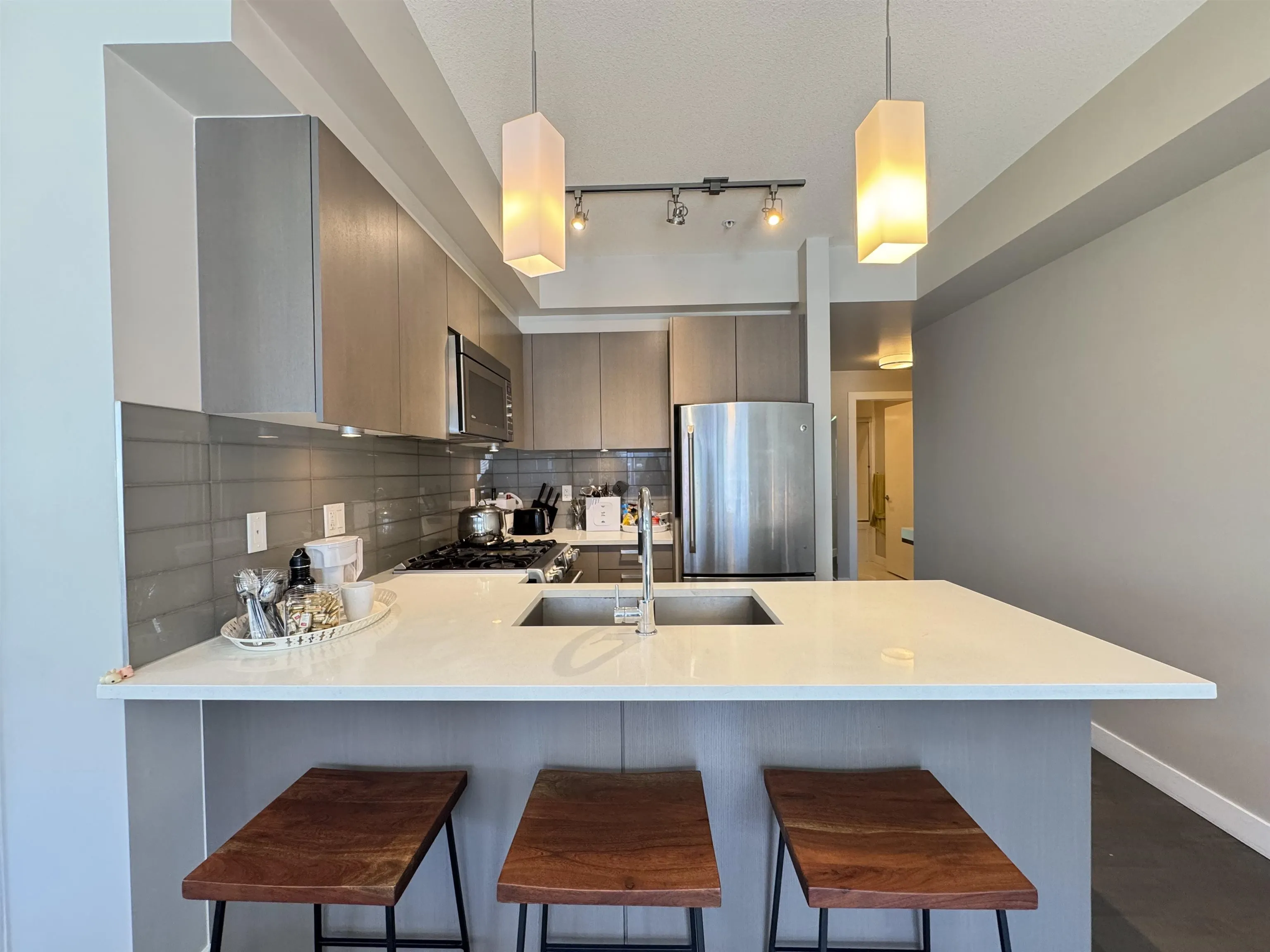 206 10033 River Drive