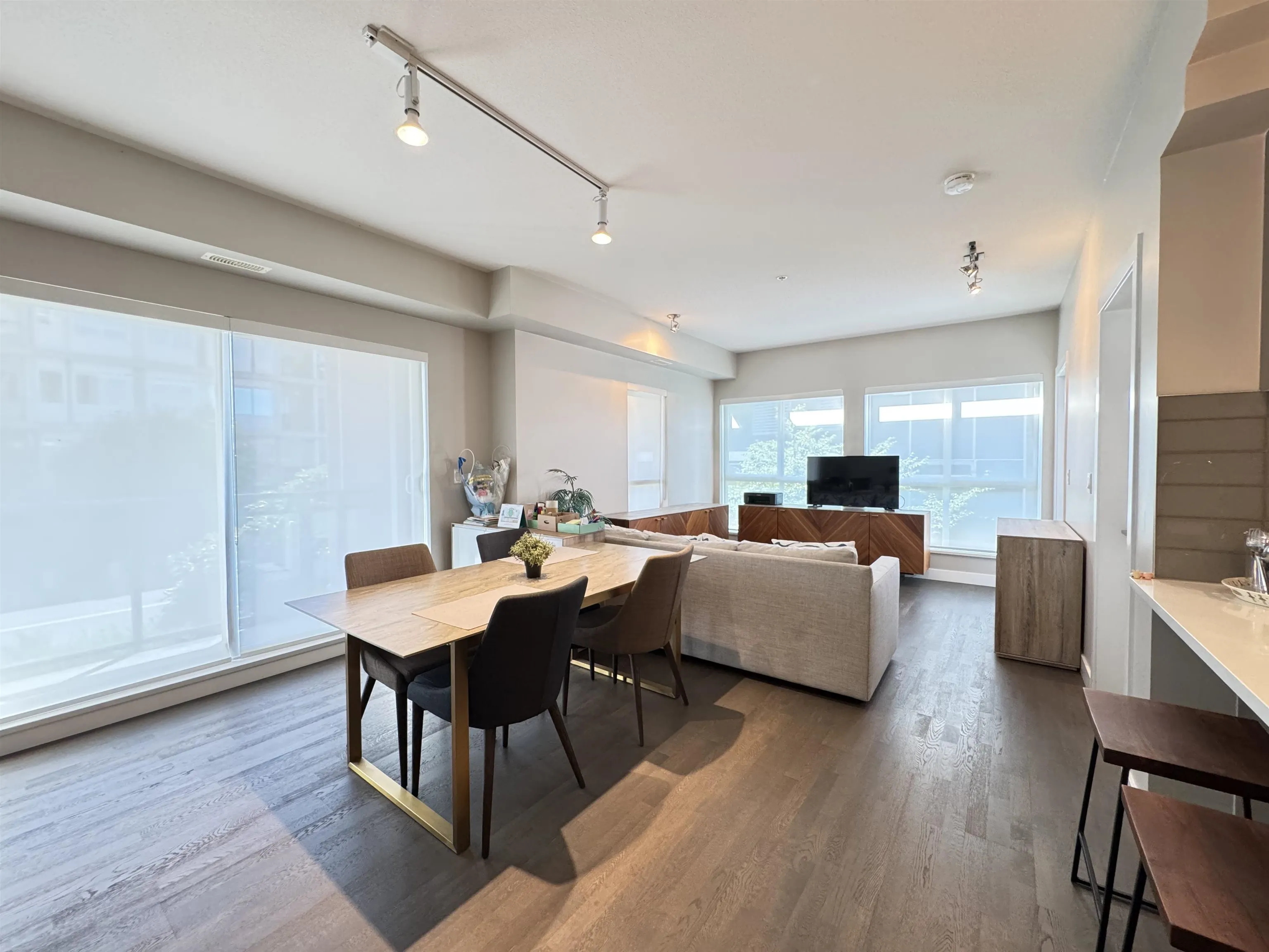 206 10033 River Drive