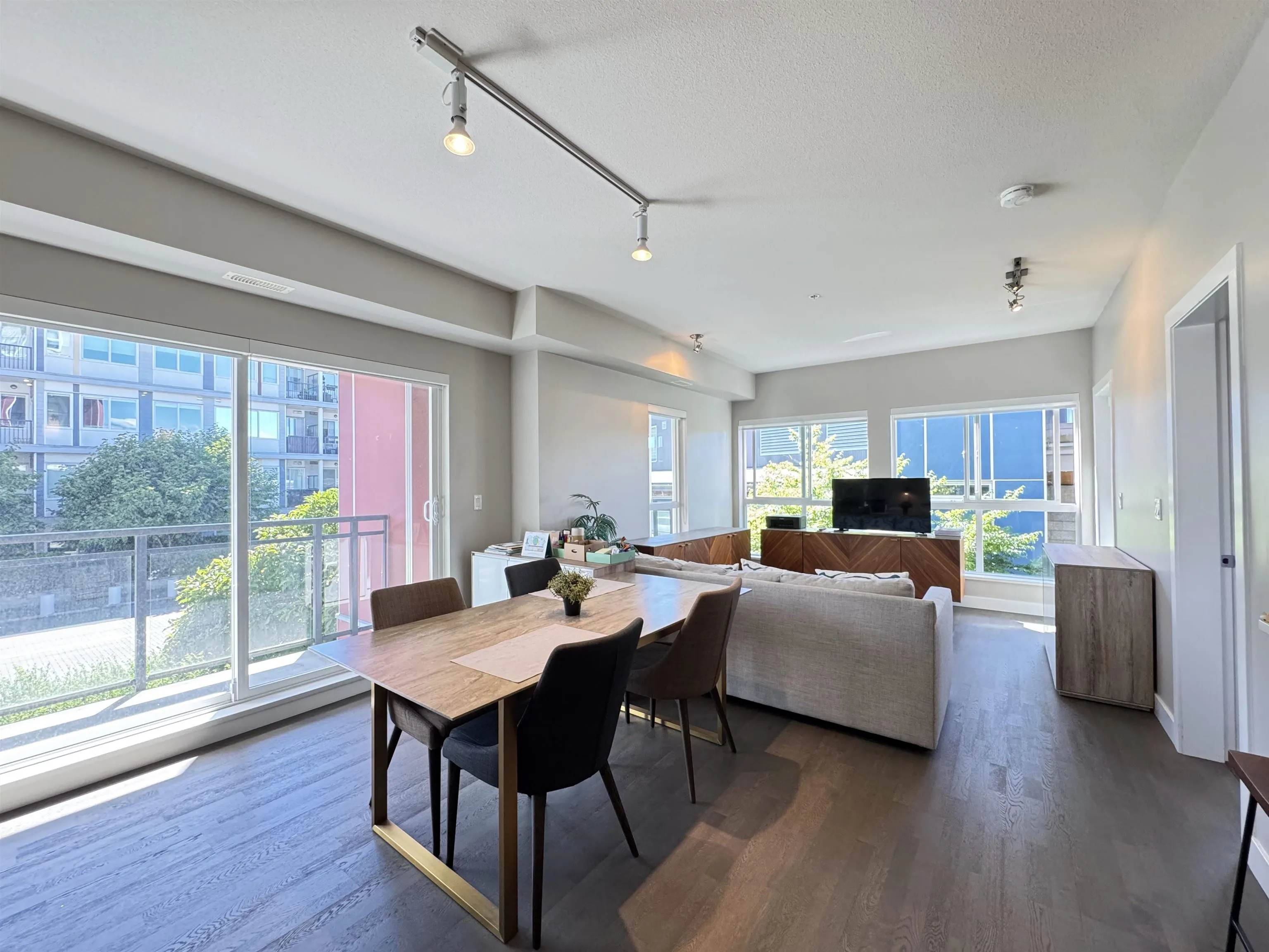206 10033 River Drive