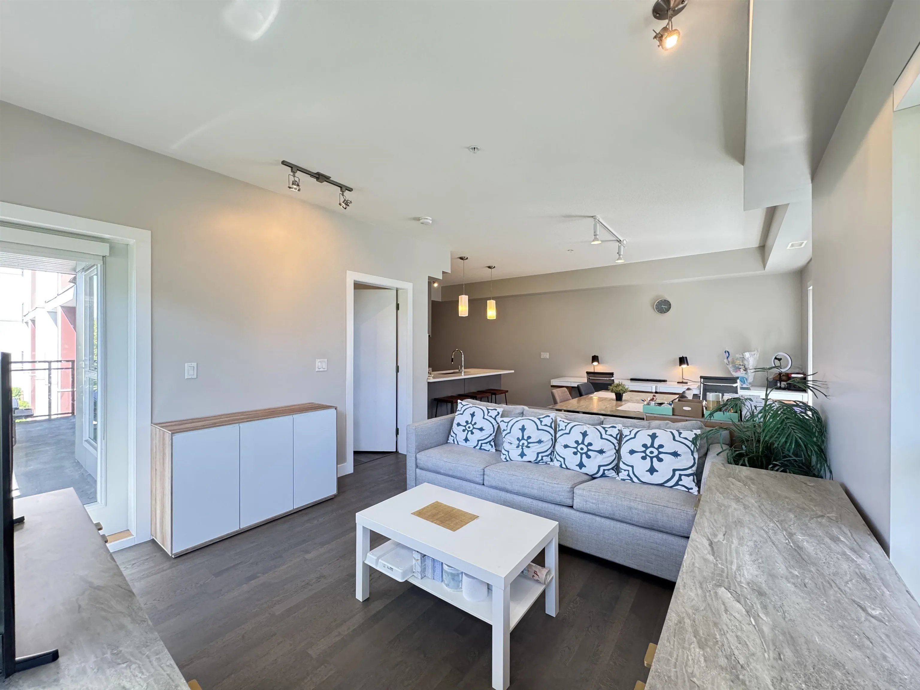 206 10033 River Drive