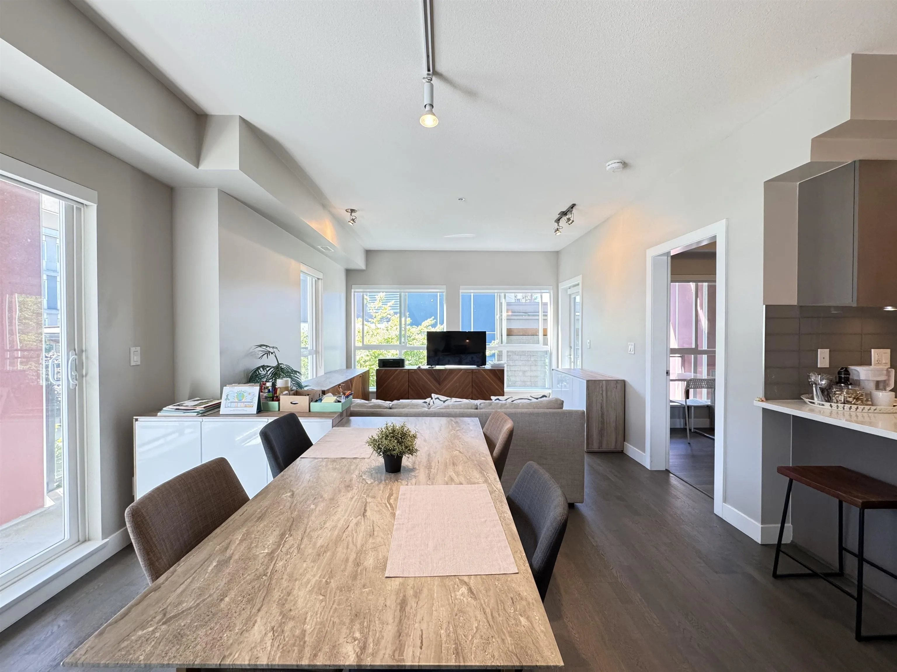 206 10033 River Drive