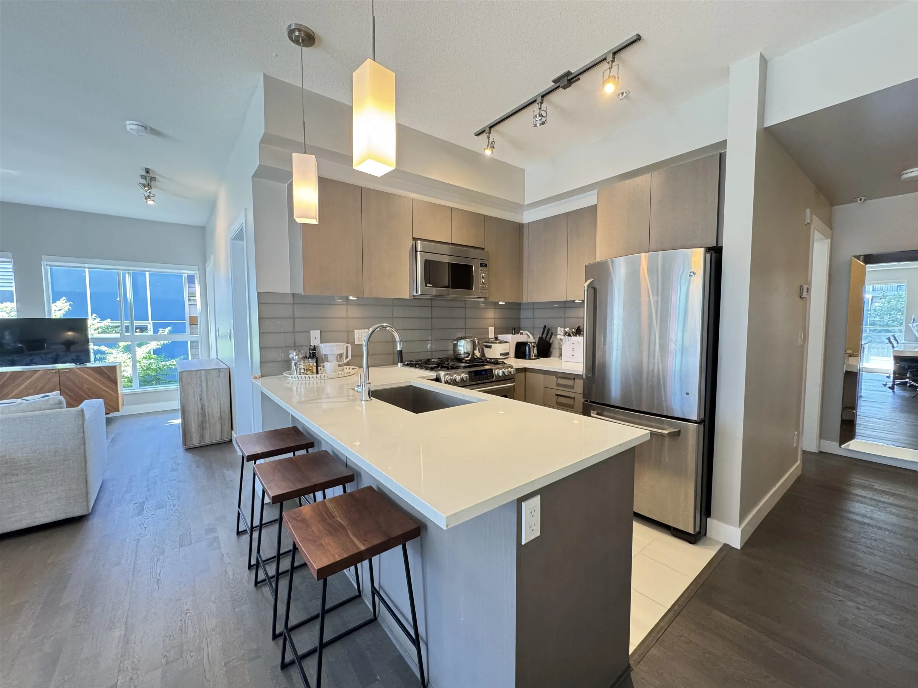 206 10033 River Drive