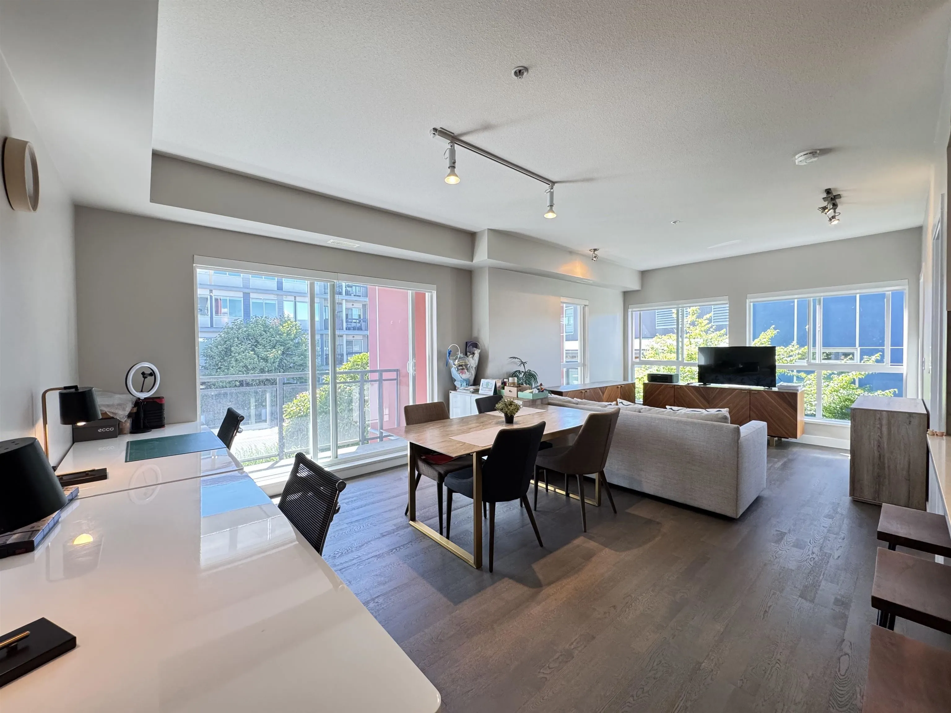 206 10033 River Drive