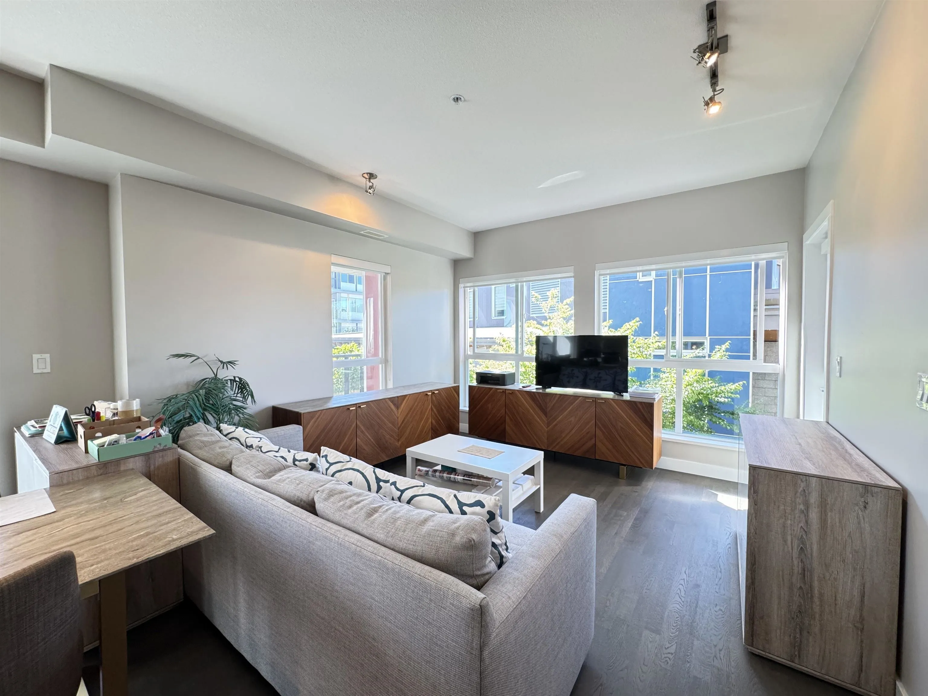 206 10033 River Drive