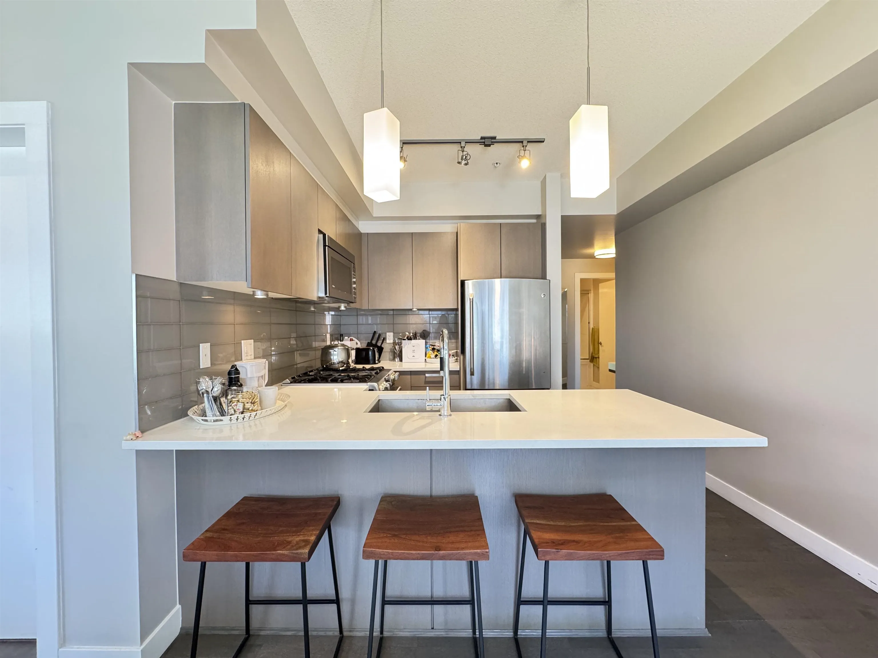 206 10033 River Drive