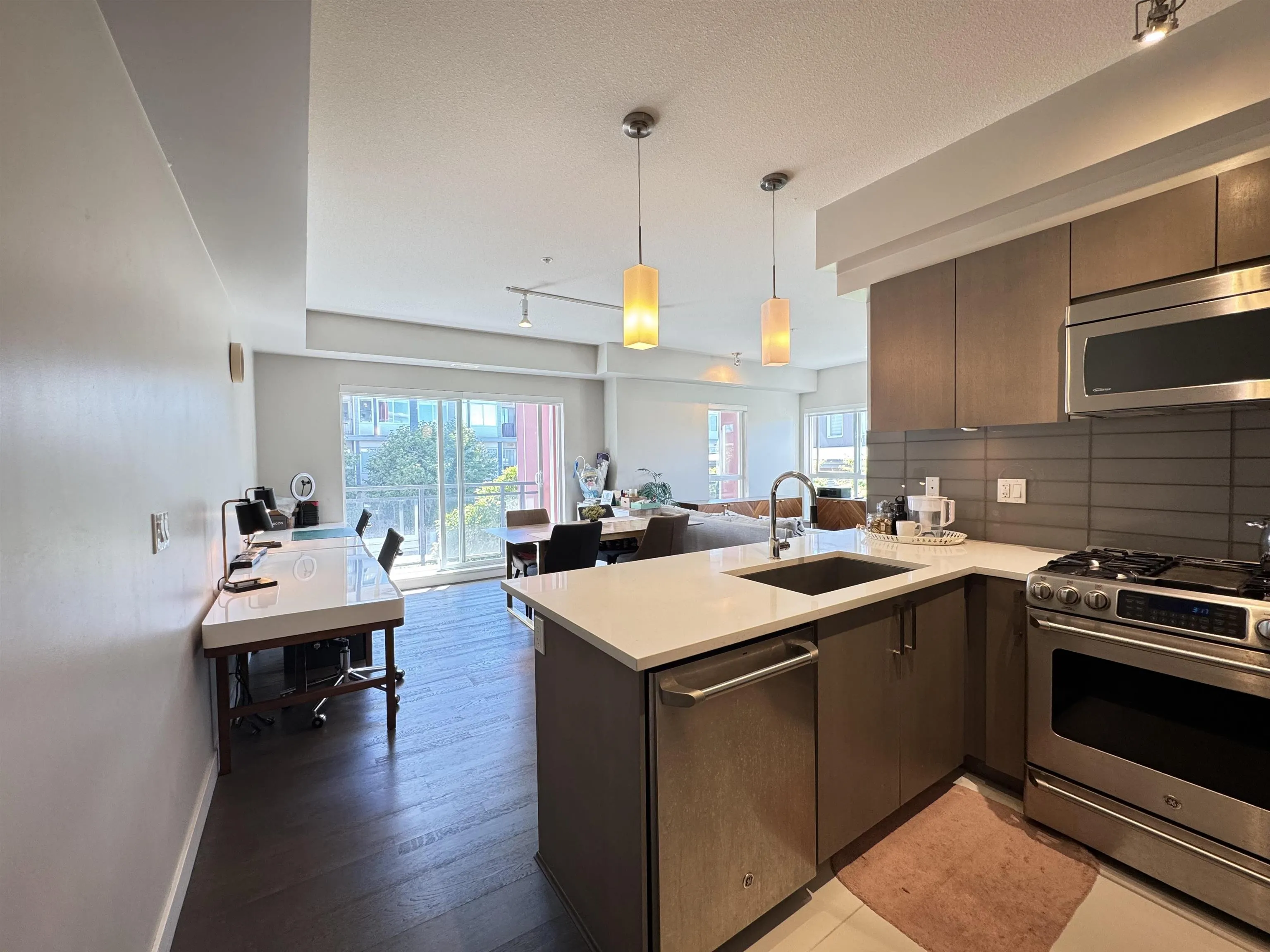 206 10033 River Drive