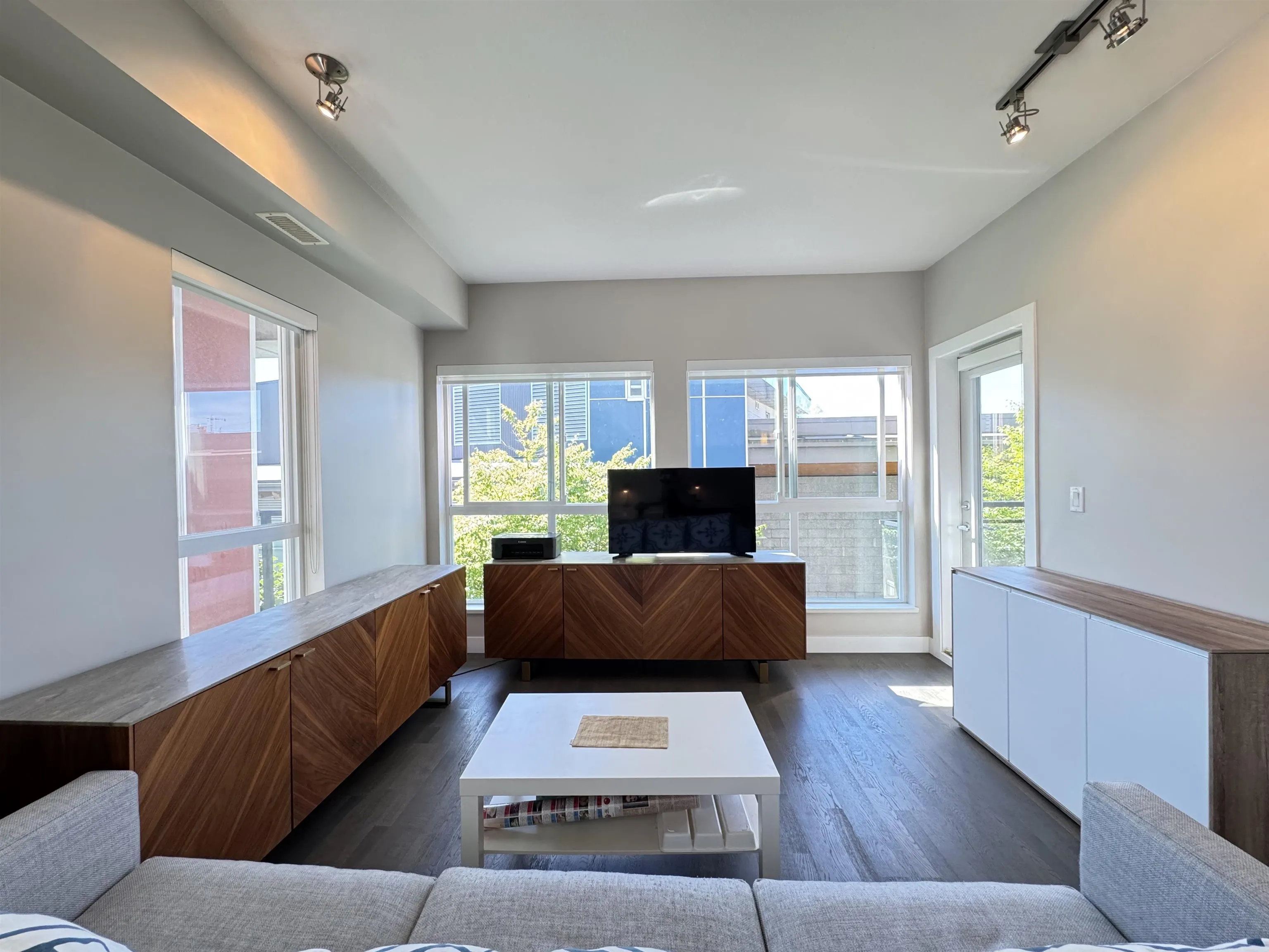 206 10033 River Drive